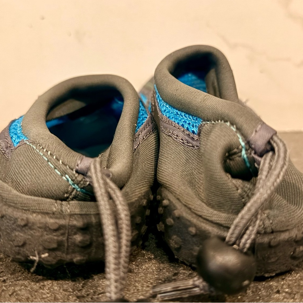 Women's Water Shoes/Aqua Socks for Beach, Hiking, Waterpark, Pools, and Vacation - Picture 4 of 4
